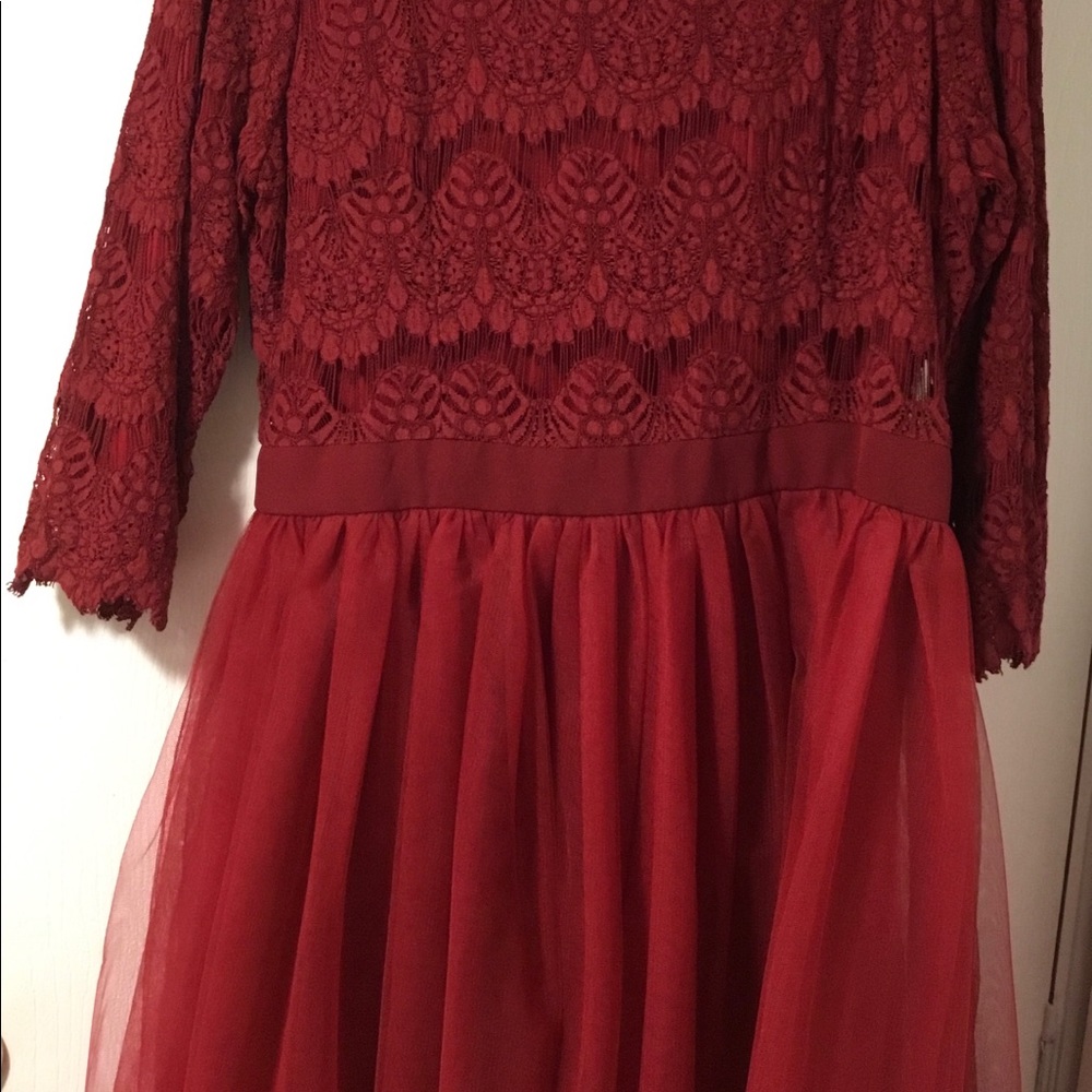 Women's Lace & Tulle Red Dress - Elegant Evening Wear